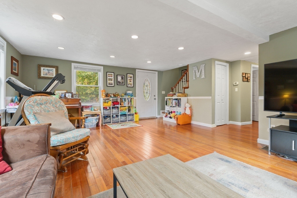 322 Central Street Hudson, MA 01749 - Photo 7 of 32