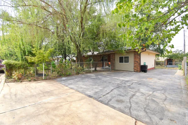 $179,500 | 2303 Orchard Avenue, Bolivar, MO 65613