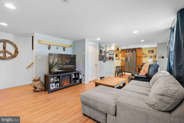 $285,000 | 735 Westwood Lane, Aldan, PA 19018