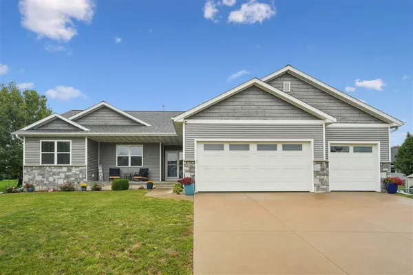 $485,000 | 716 Tiburan Lane Northeast, Cedar Rapids, IA 52402