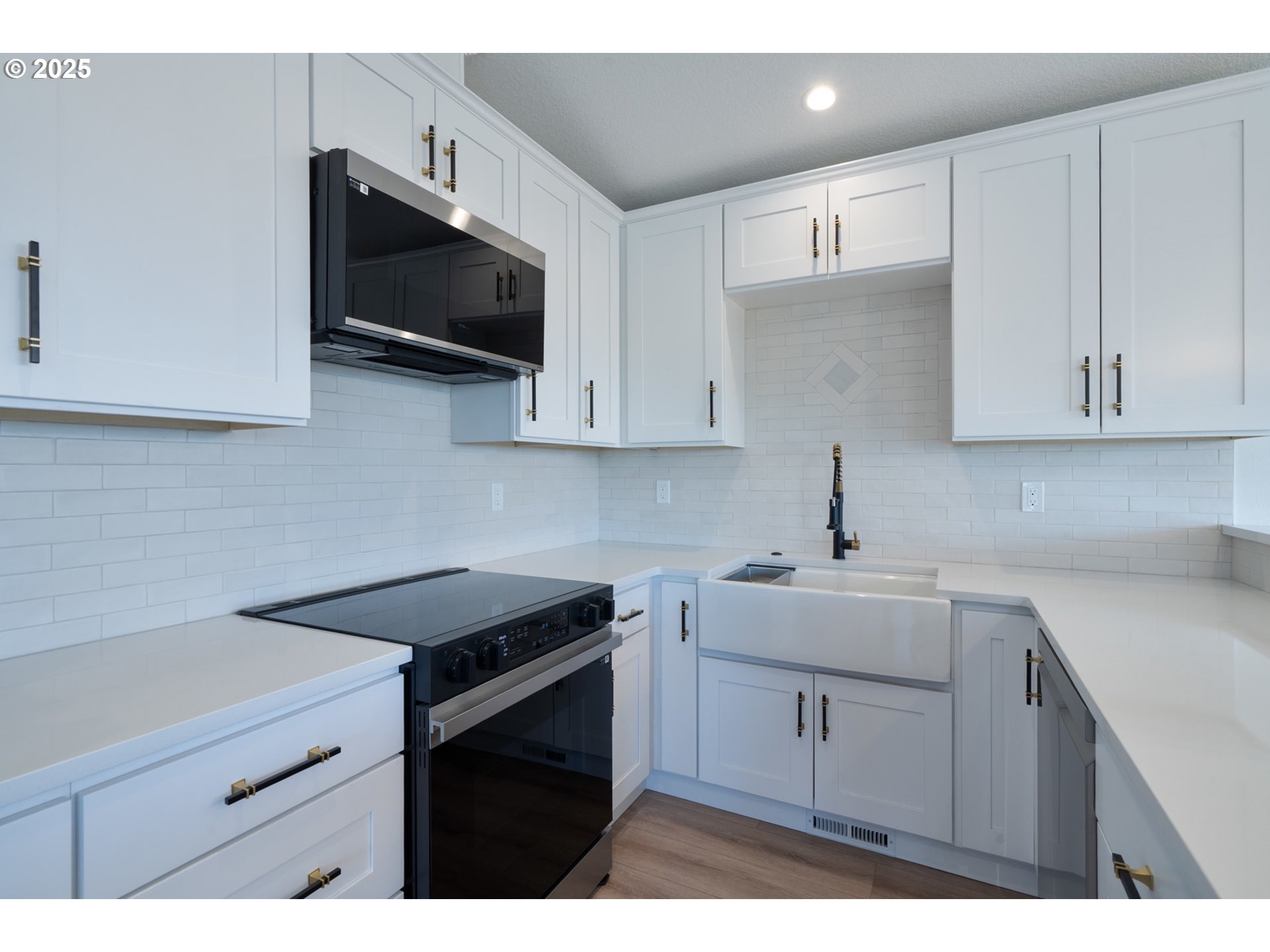 120 Crescent Street Tillamook, OR 97141 - Photo 16 of 39