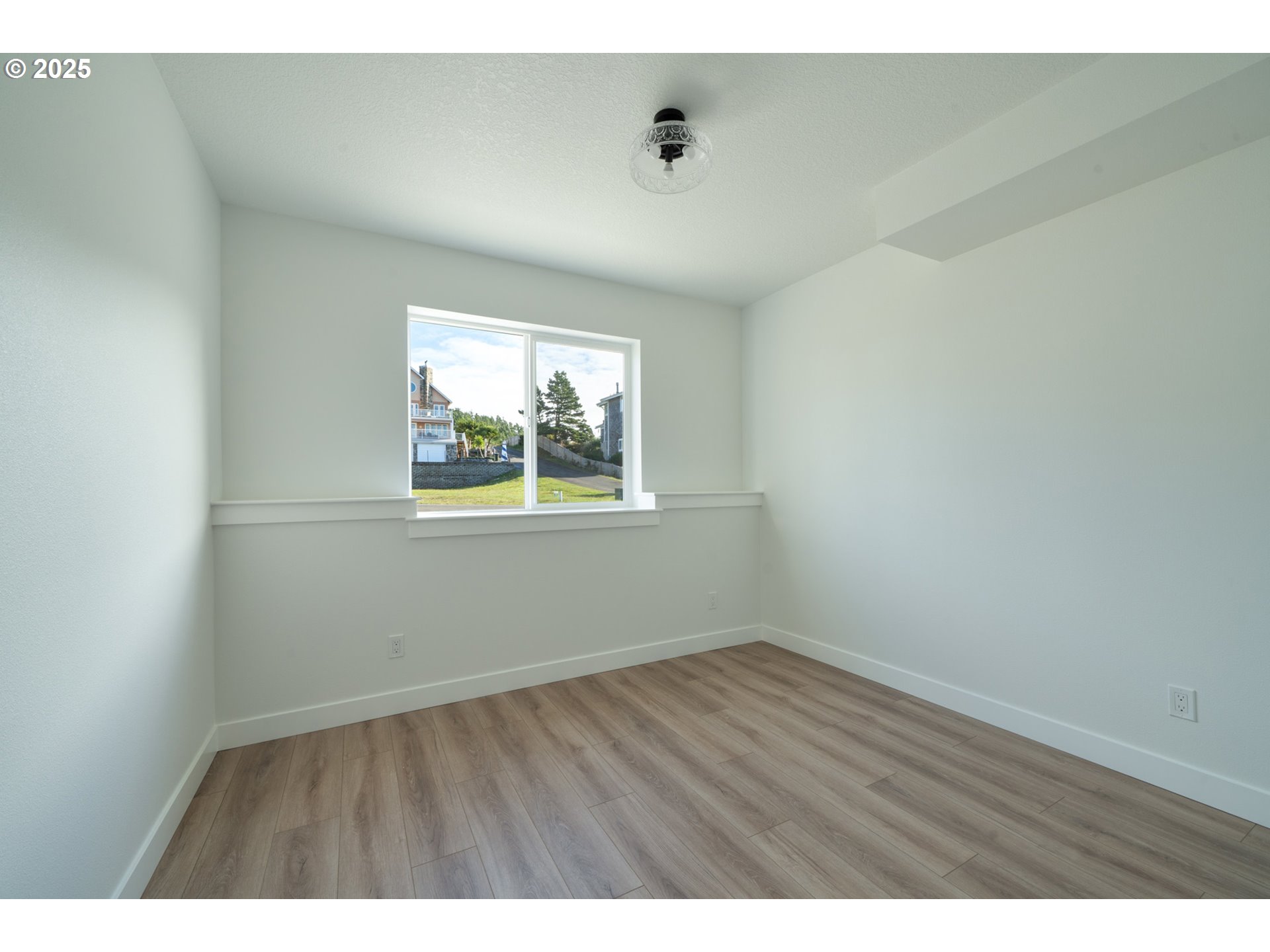 120 Crescent Street Tillamook, OR 97141 - Photo 32 of 39