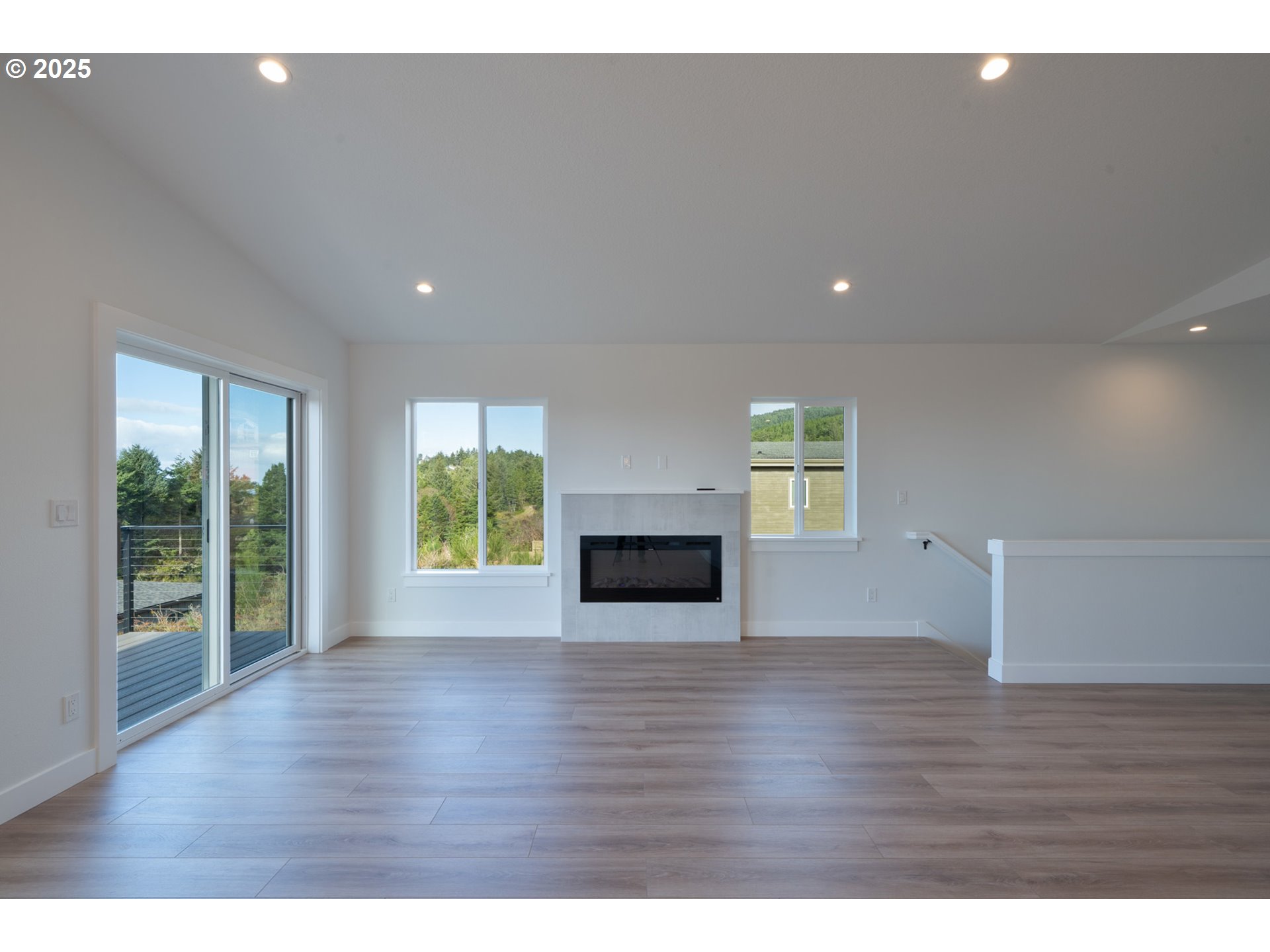 120 Crescent Street Tillamook, OR 97141 - Photo 7 of 39