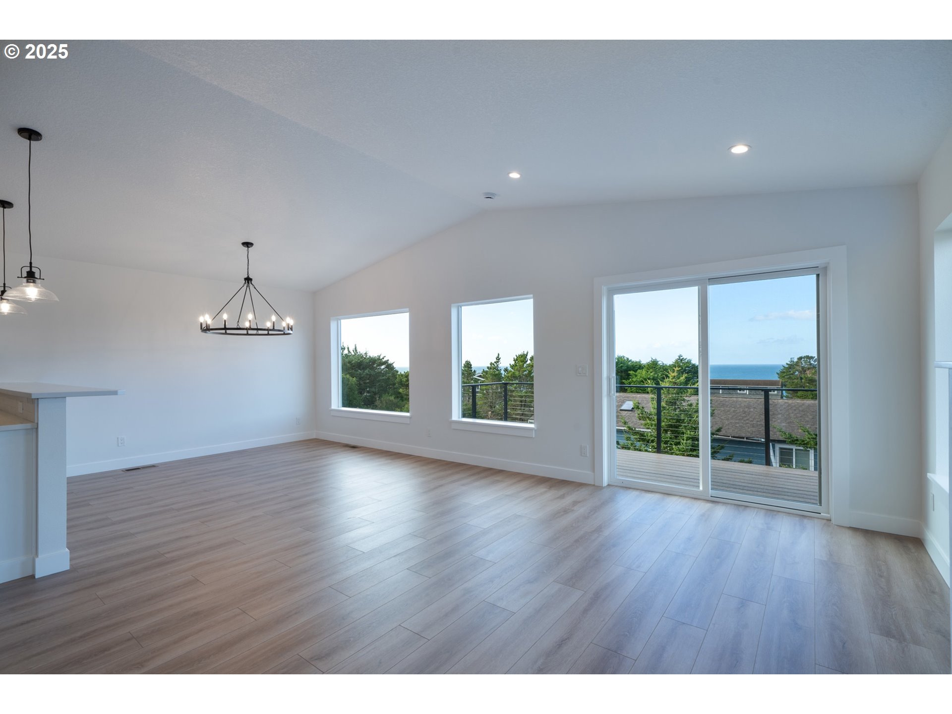 120 Crescent Street Tillamook, OR 97141 - Photo 9 of 39