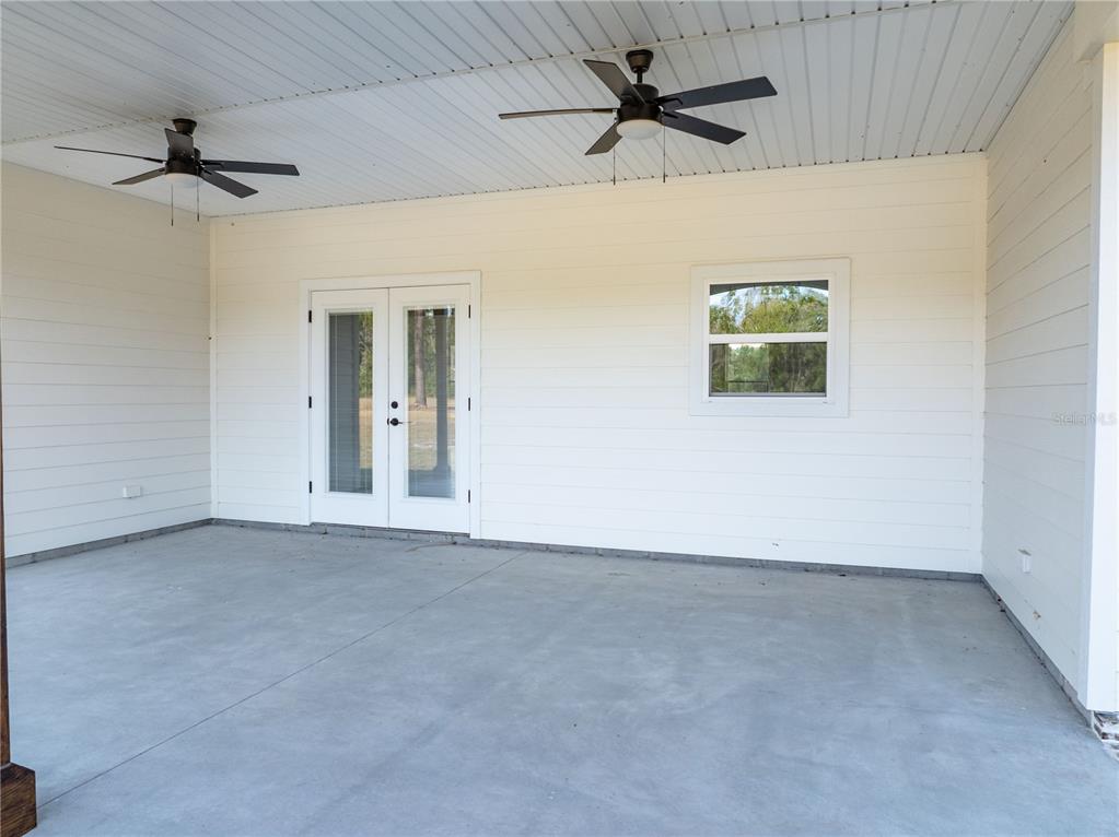 151 Southwest Scott Place Lake City, FL 32024 - Photo 39 of 47 an empty room with a ceiling fan and a window