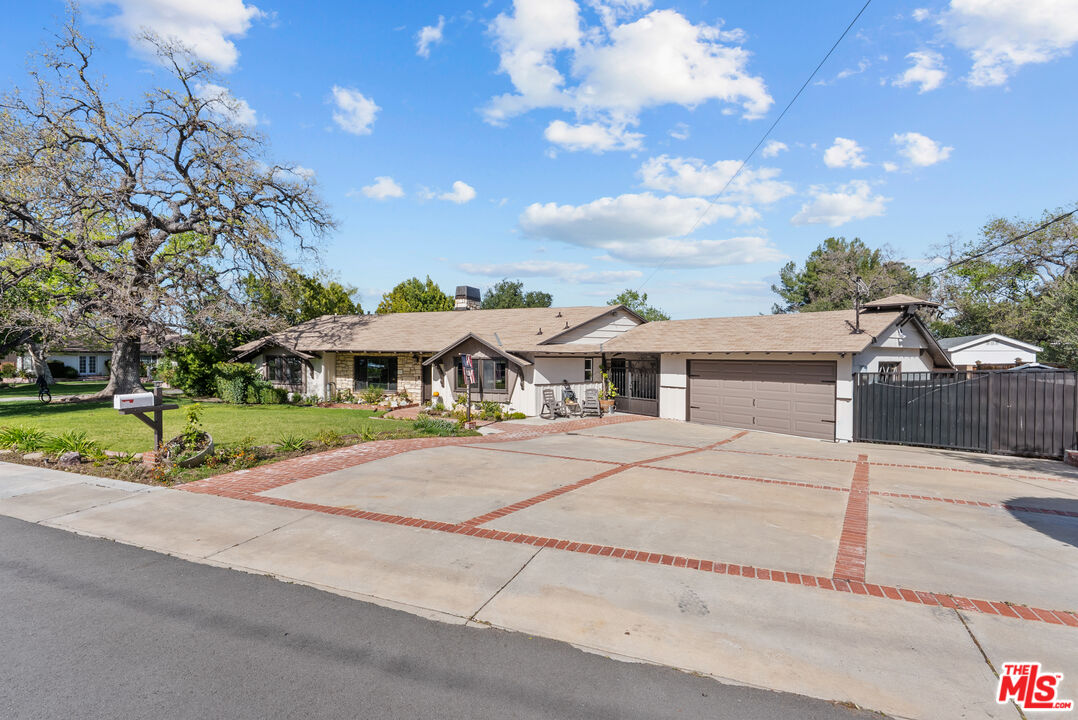 24316 Arcadia Street Newhall, CA 91321 - Photo 8 of 41