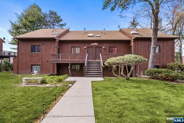 $179,900 | 4 Alta Court West, Unit 5, Vernon, NJ 07462