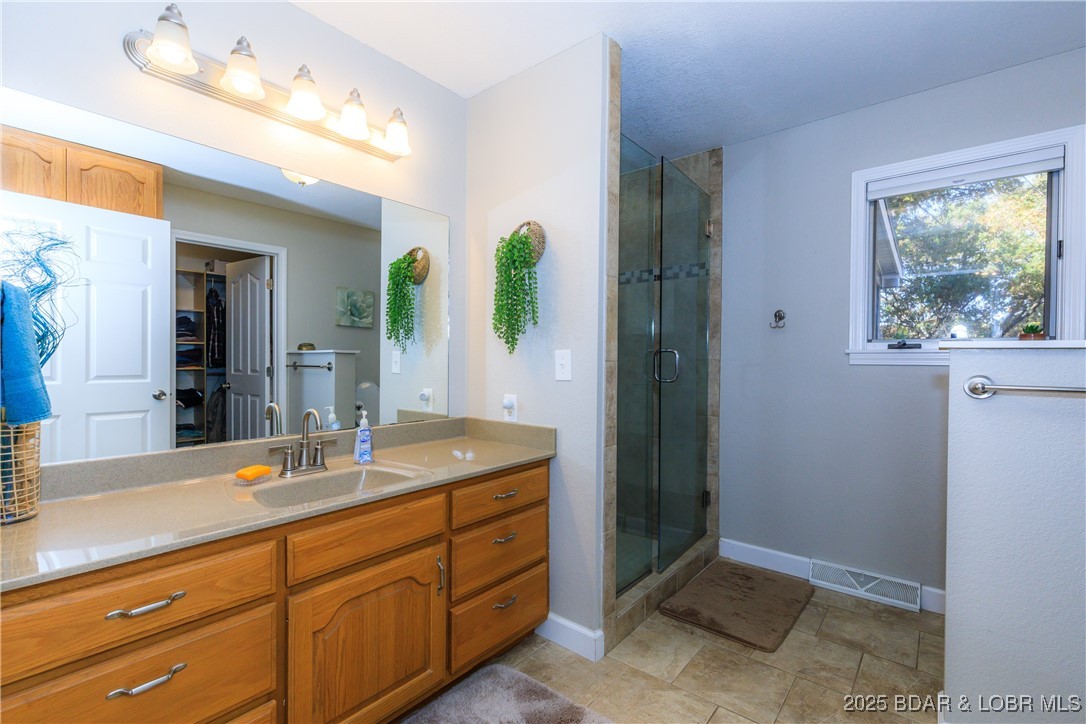 23 Leisure Road Eldon, MO 65026 - Photo 11 of 58 Primary Bathroom