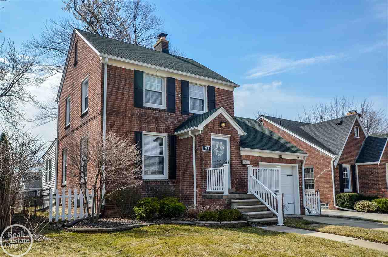 1753 Hampton Road Grosse Pointe, MI 48236 - Photo 3 of 29 50068808-2.JPG
