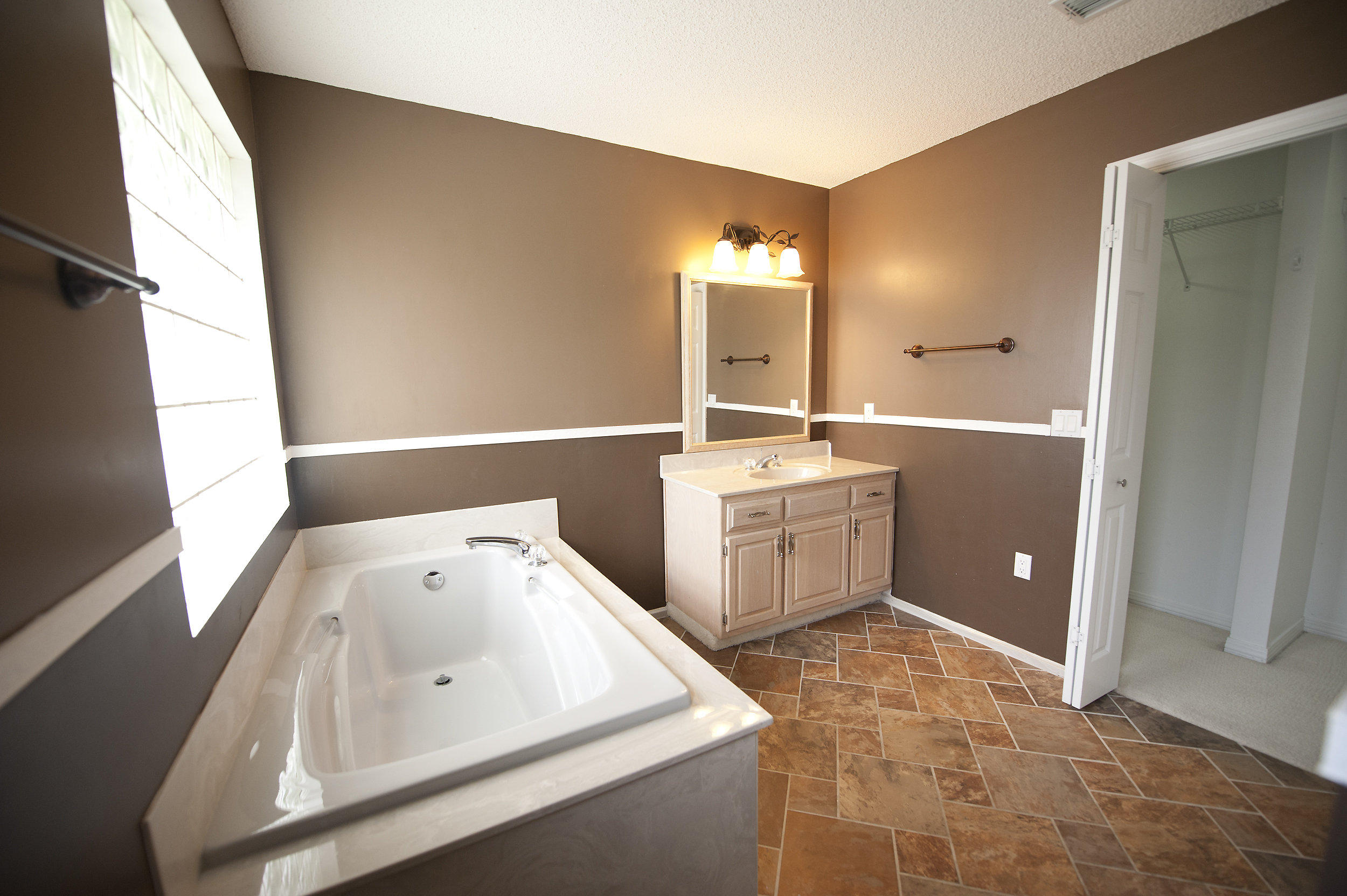 2557 Crescent Road Navarre, FL 32566 - Photo 44 of 48 a bathroom with a sink toilet and tub