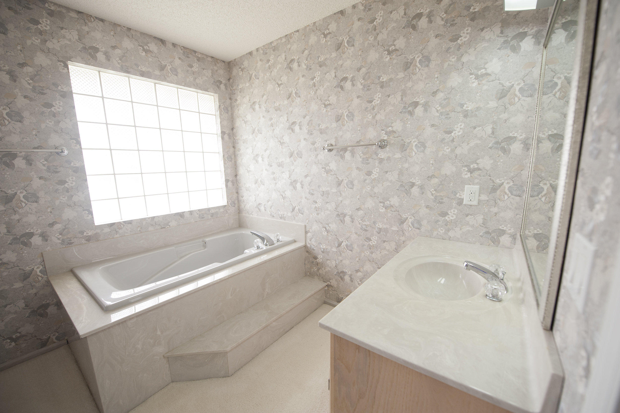 2557 Crescent Road Navarre, FL 32566 - Photo 48 of 48 a bathroom with a bathtub and a sink