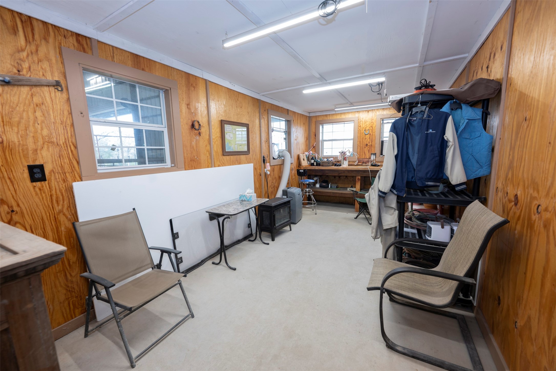8775 Lone Star Road Washington, TX 77880 - Photo 31 of 44 a living room with furniture and a window