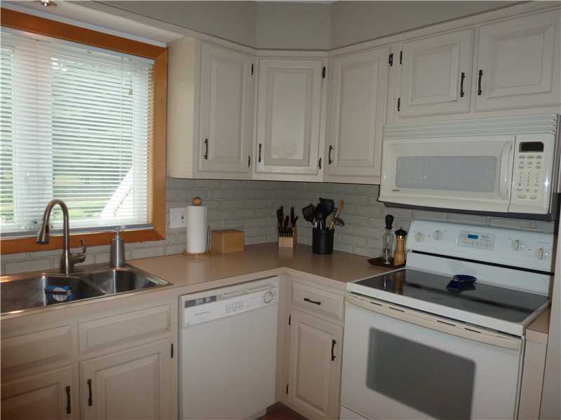 4042 Post Road, Unit 8 Warwick, RI 02886 - Photo 7 of 17 Kitchen.