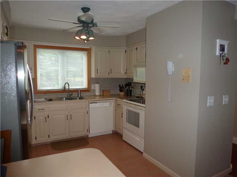 4042 Post Road, Unit 8 Warwick, RI 02886 - Photo 8 of 17 Kitchen.