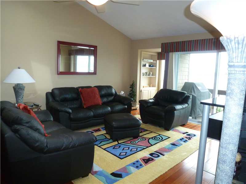 4042 Post Road, Unit 8 Warwick, RI 02886 - Photo 9 of 17 Living Room.