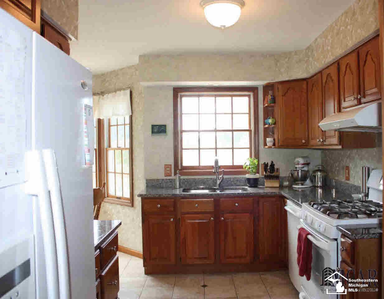 15183 West Albain Road Petersburg, MI 49270 - Photo 6 of 29 21202898-5.JPG