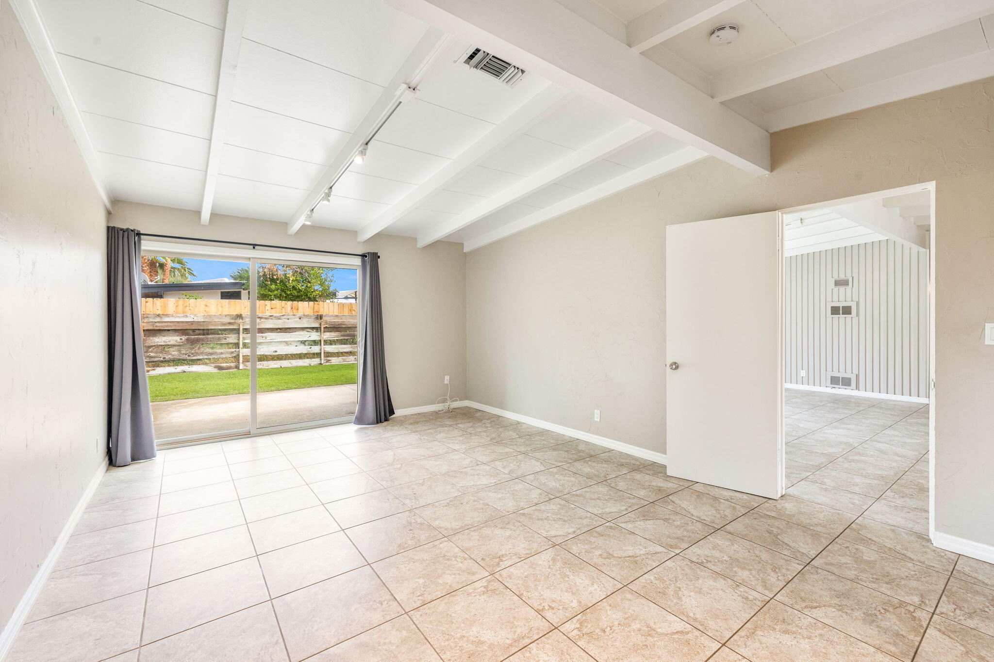 71996 Vista Del Rio Rancho Mirage, CA 92270 - Photo 15 of 39 a view of an empty room and window