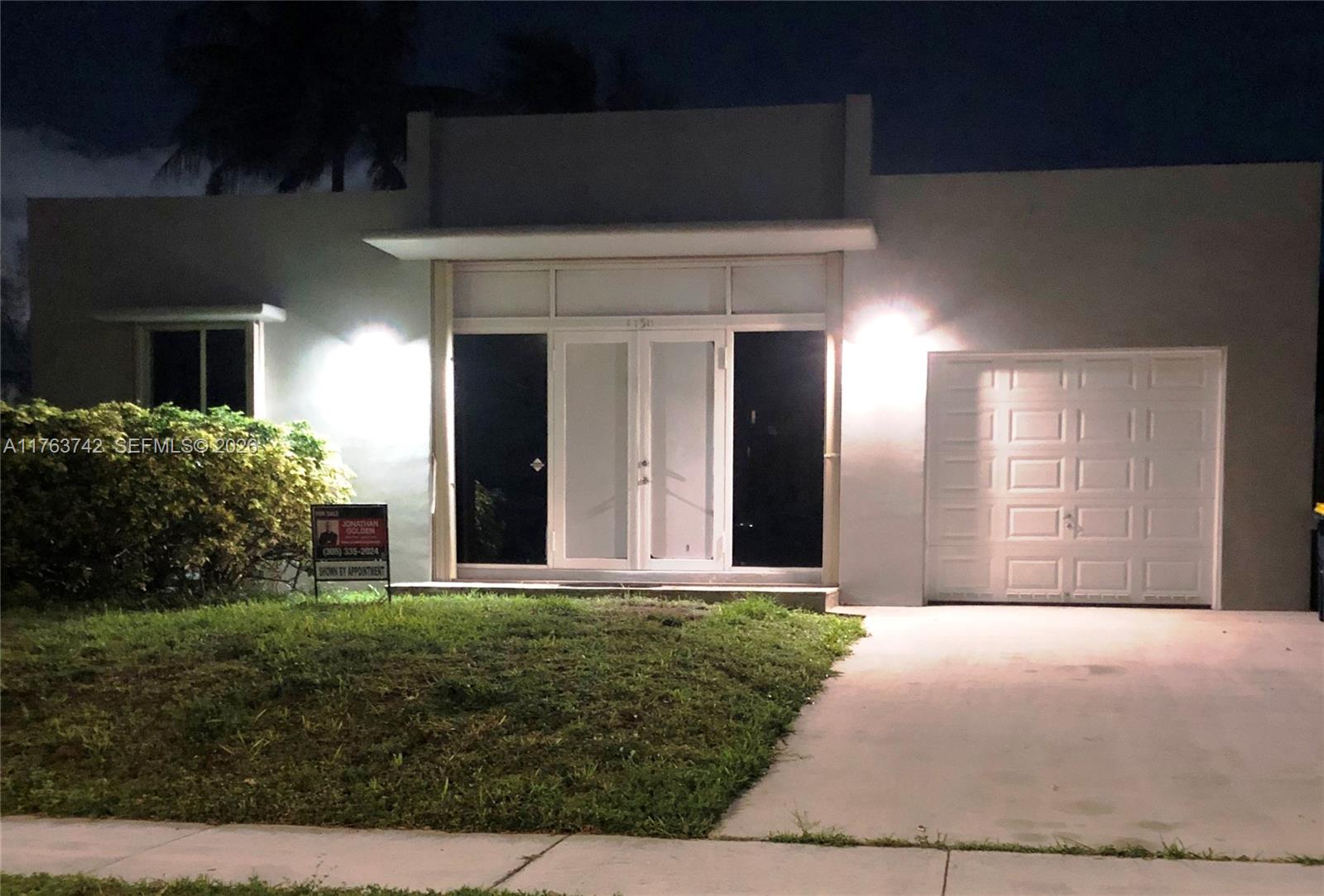 4750 Southwest 43rd Avenue Dania Beach, FL 33314 - Photo 4 of 28 a front view of a house with a yard