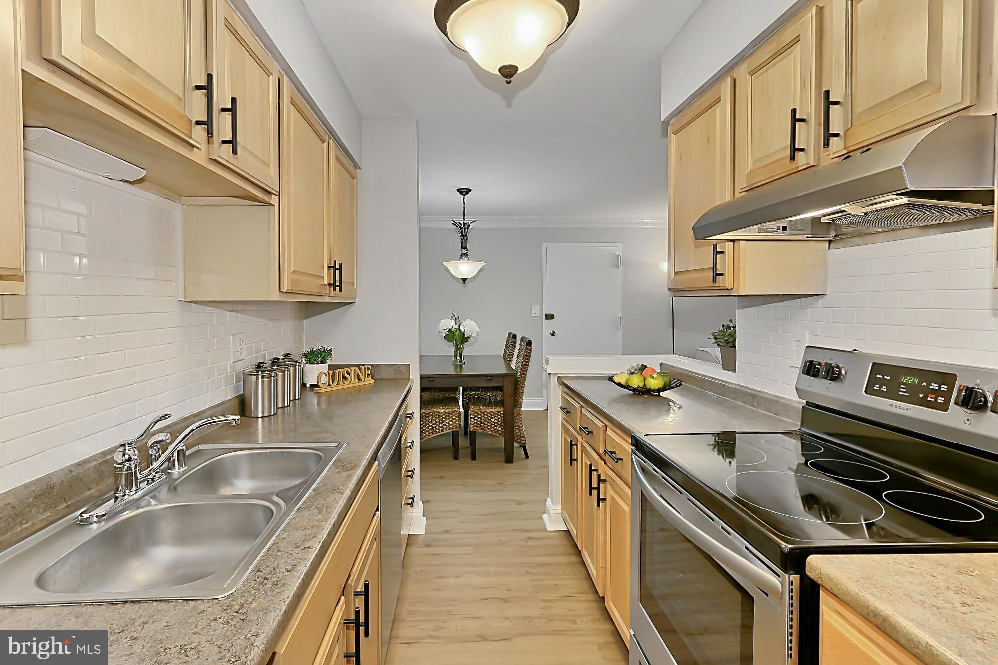 5905 Noblestown Road, Unit L Springfield, VA 22152 - Photo 17 of 49 Kitchen