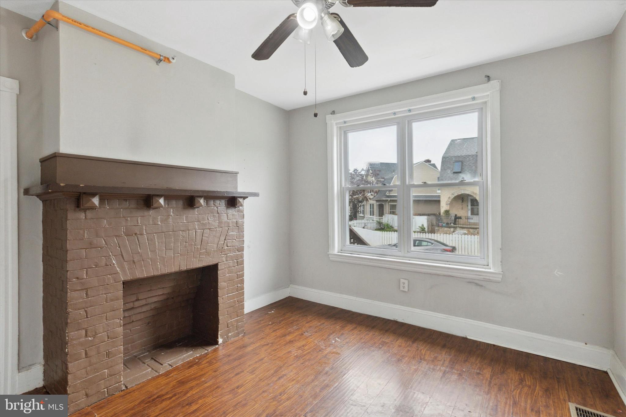 9 Spruce Street Marcus Hook, PA 19061 - Photo 2 of 15