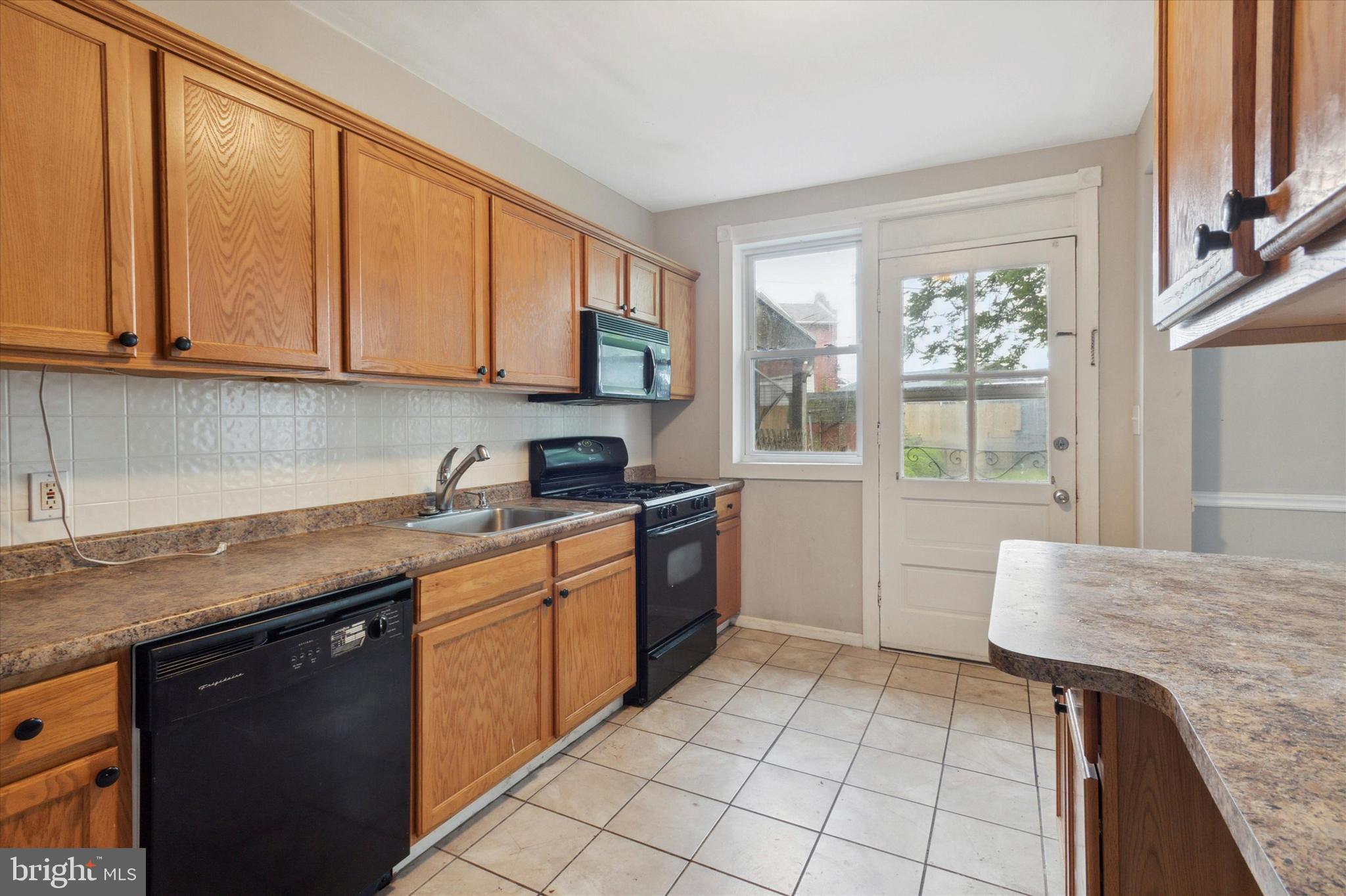 9 Spruce Street Marcus Hook, PA 19061 - Photo 6 of 15