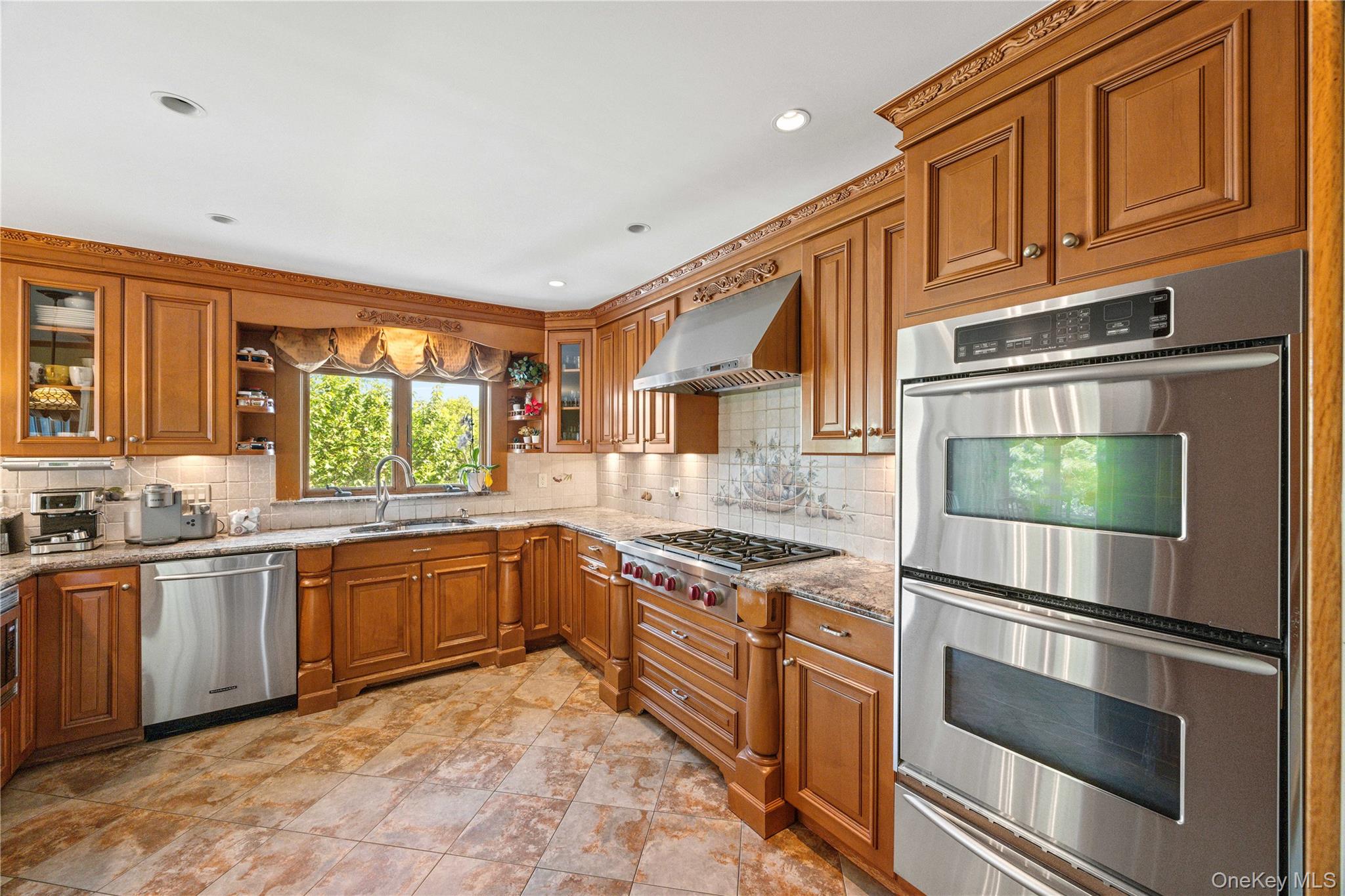 81 Avondale Road Yonkers, NY 10710 - Photo 11 of 48
