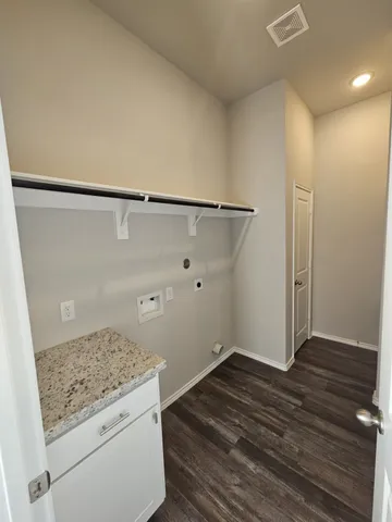 a view of utility room