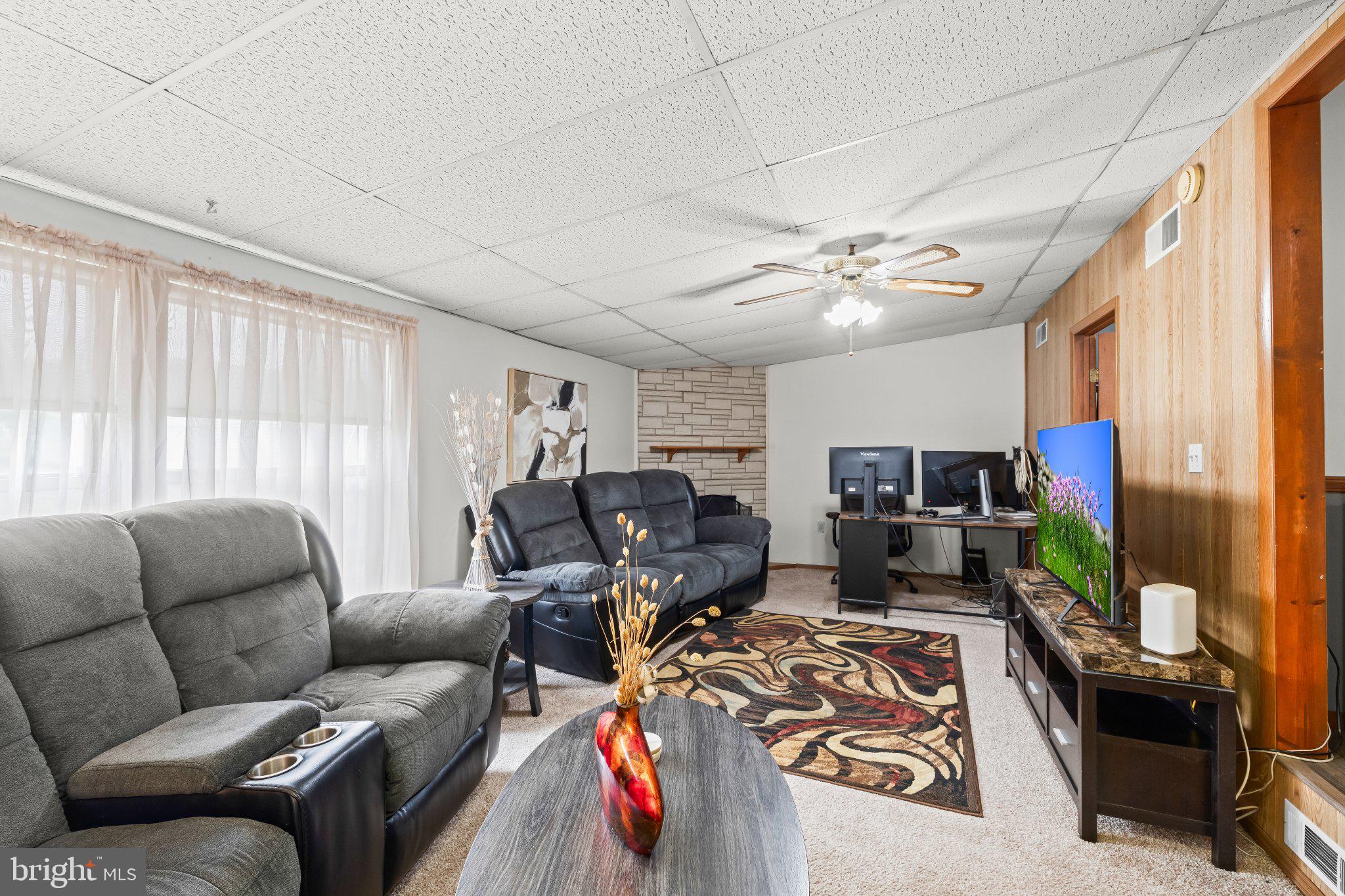 9 Raspberry Drive Mechanicsburg, PA 17050 - Photo 20 of 30 Cozy living space with warm ambiance.