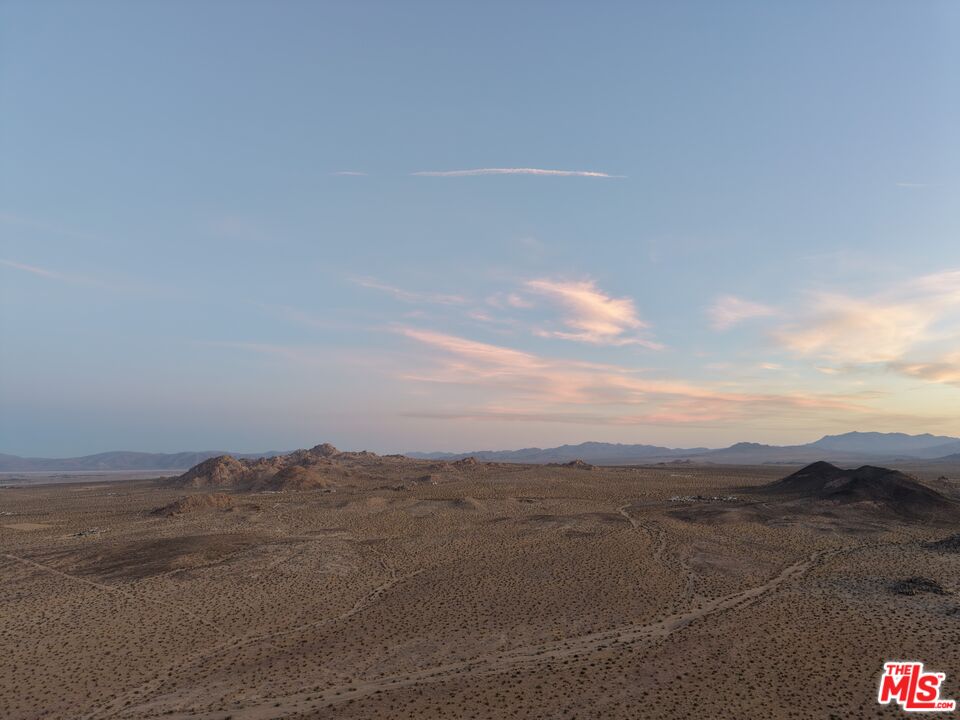 10424 Santa Fe Fire Road Lucerne Valley, CA 92356 - Photo 17 of 33