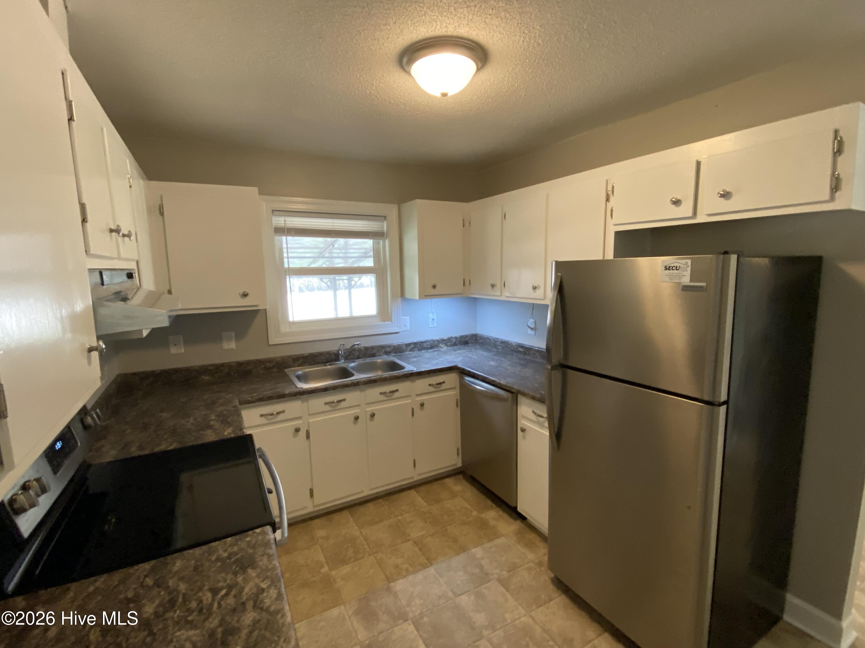 102 Colonial Street Beaufort, NC 28516 - Photo 5 of 12 IMG_4388