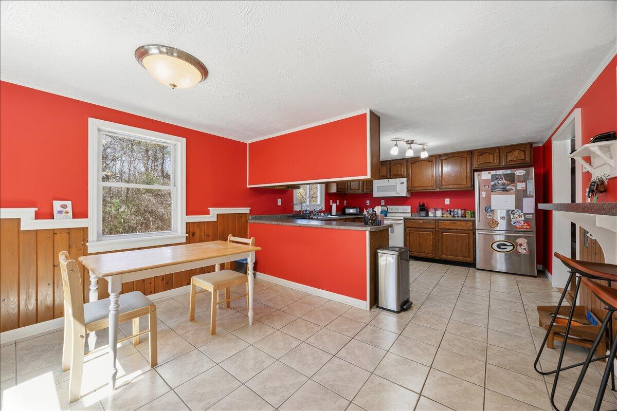 9 Ranwall Avenue Saco, ME 04072 - Photo 8 of 42 Kitchen