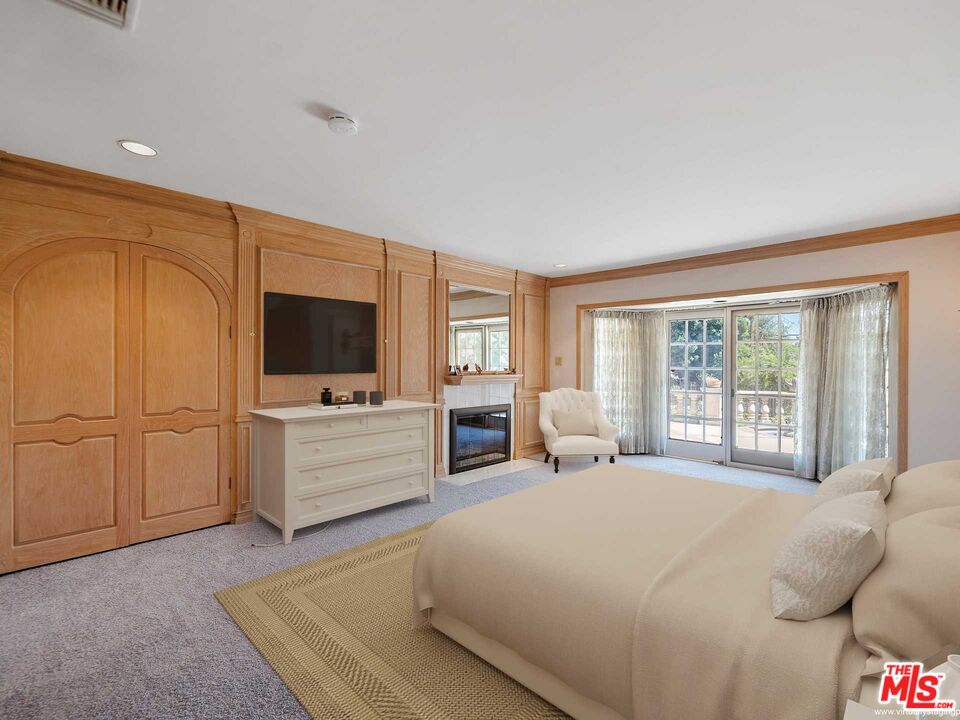 950 Hampton Road Arcadia, CA 91006 - Photo 21 of 33 a large bedroom with a bed and large window