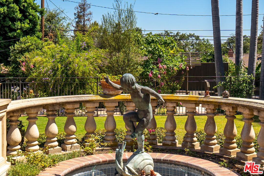 950 Hampton Road Arcadia, CA 91006 - Photo 25 of 33 a view of a street with sitting area