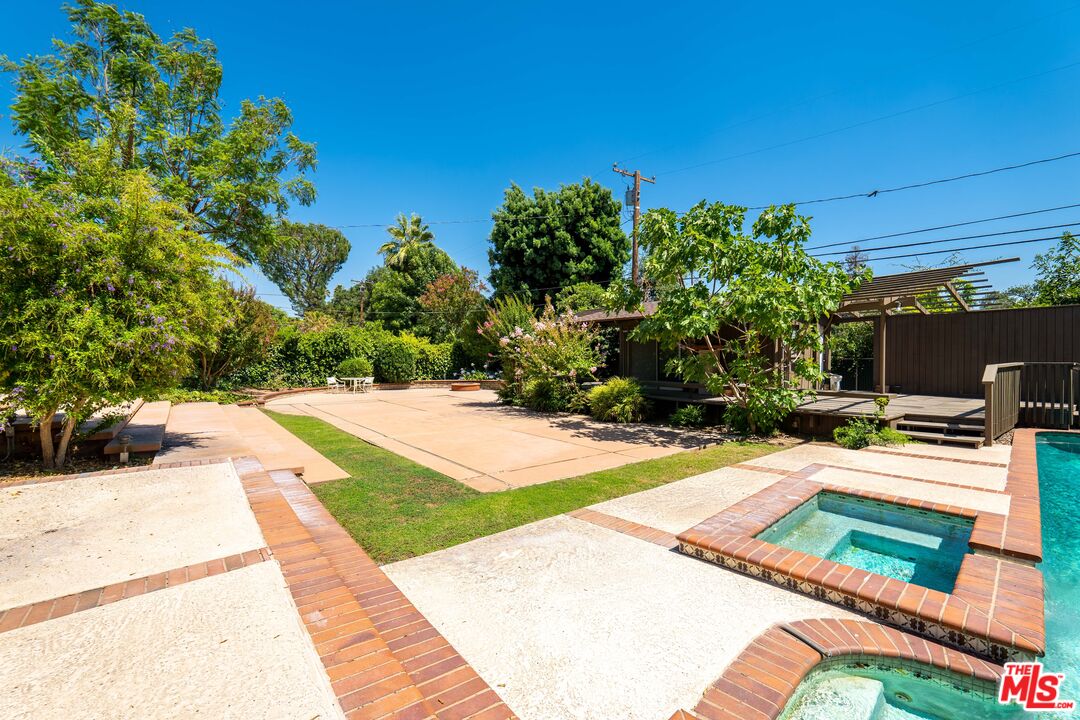 950 Hampton Road Arcadia, CA 91006 - Photo 27 of 33 a view of a backyard with sitting area