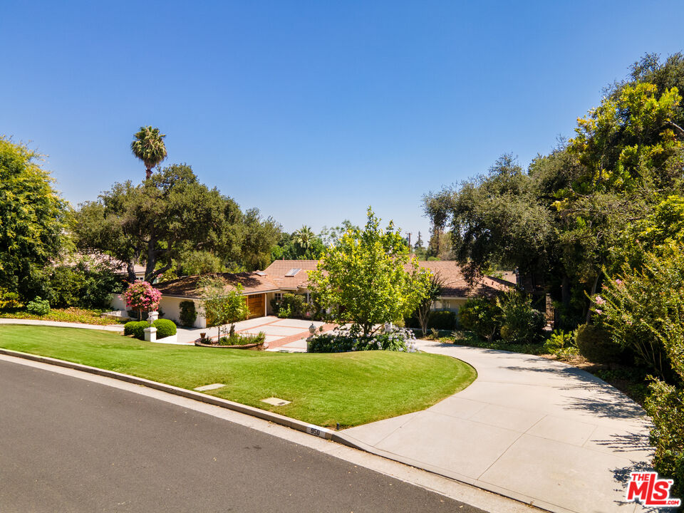 950 Hampton Road Arcadia, CA 91006 - Photo 31 of 33 a view of a golf course with a house