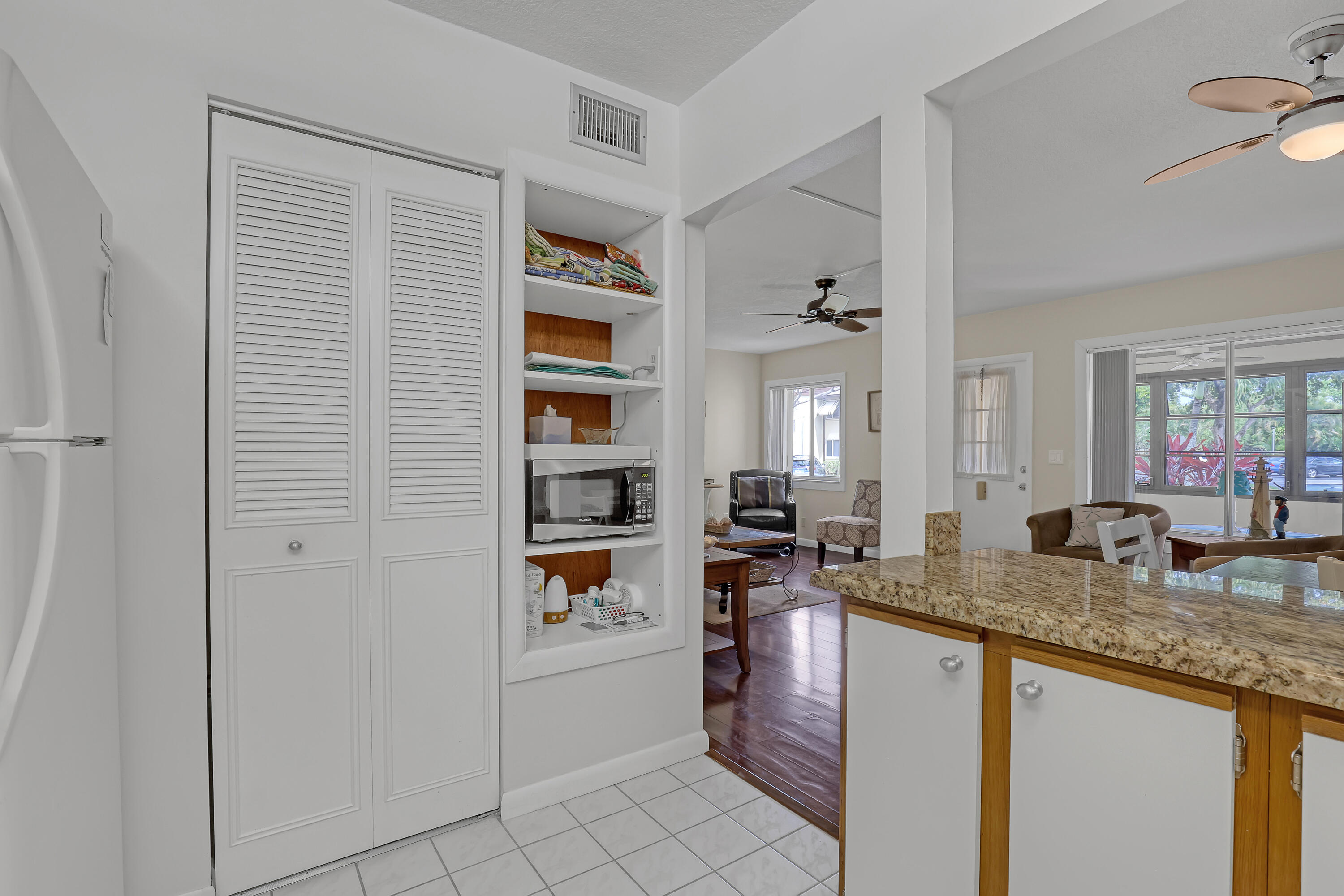339 Pine Ridge Circle, Unit D1 Greenacres, FL 33463 - Photo 16 of 56 339 Pine Ridge #D1 (18)