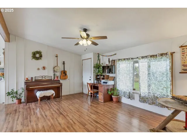 $700,000 | 36280 Airport Drive, Lebanon, OR 97355