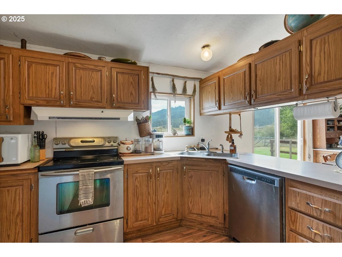 36280 Airport Drive Lebanon, OR 97355 - Photo 13 of 46