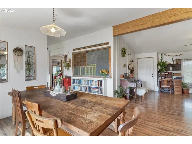 $700,000 | 36280 Airport Drive, Lebanon, OR 97355