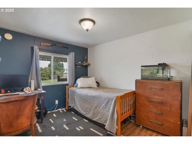 $700,000 | 36280 Airport Drive, Lebanon, OR 97355