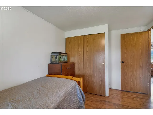 $700,000 | 36280 Airport Drive, Lebanon, OR 97355