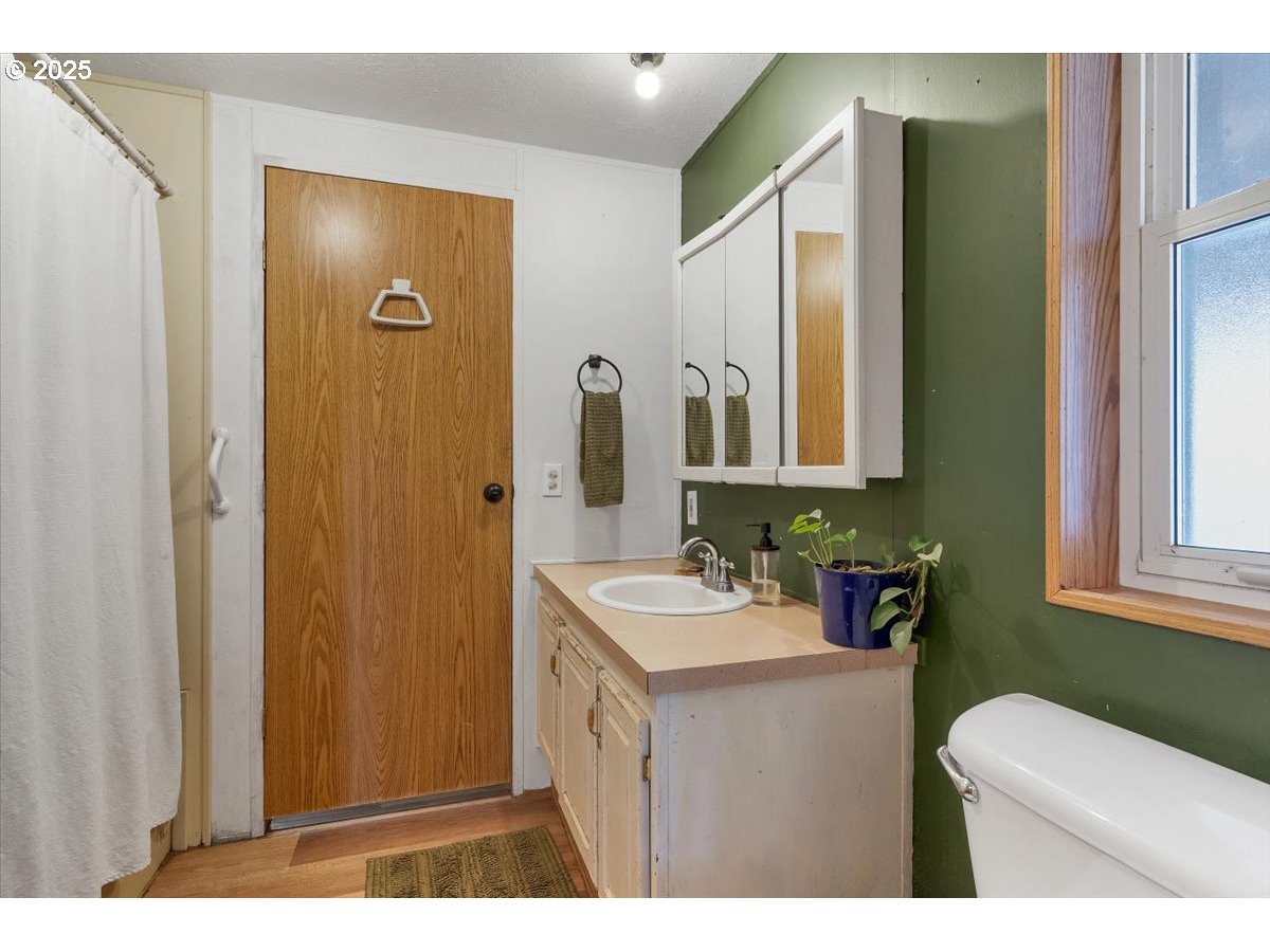 36280 Airport Drive Lebanon, OR 97355 - Photo 27 of 46