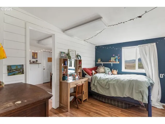 $700,000 | 36280 Airport Drive, Lebanon, OR 97355