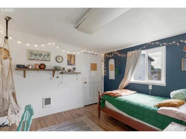 $700,000 | 36280 Airport Drive, Lebanon, OR 97355