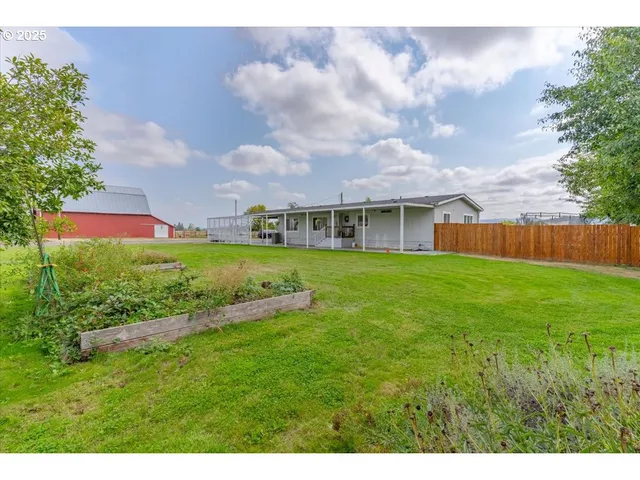 $700,000 | 36280 Airport Drive, Lebanon, OR 97355