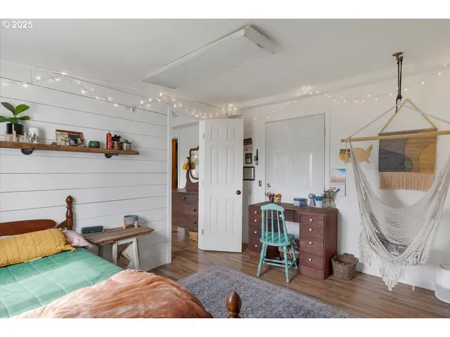 $700,000 | 36280 Airport Drive, Lebanon, OR 97355