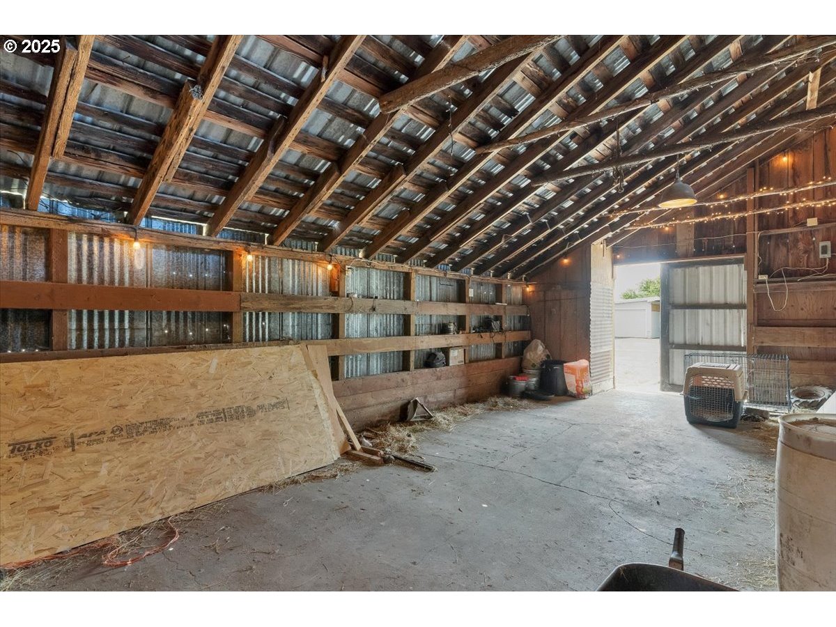 36280 Airport Drive Lebanon, OR 97355 - Photo 34 of 46