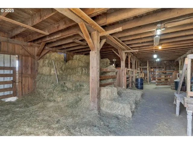 $700,000 | 36280 Airport Drive, Lebanon, OR 97355