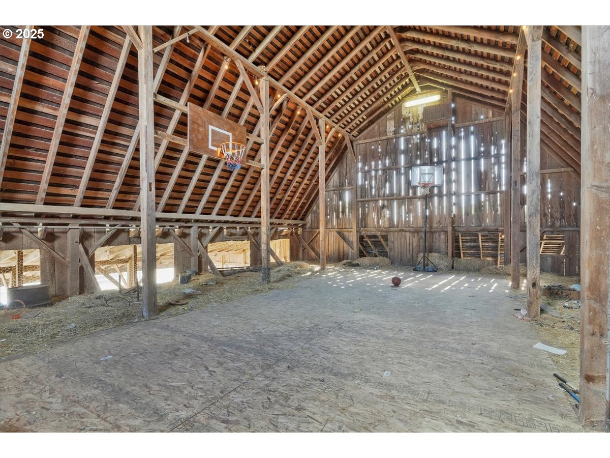 36280 Airport Drive Lebanon, OR 97355 - Photo 37 of 46