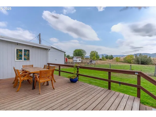 $700,000 | 36280 Airport Drive, Lebanon, OR 97355